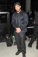 Дрейк рэпер в полный рост. Дрейк во весь рост. Drake рост. Drake в полный рост. Дрейк рэпер торс.