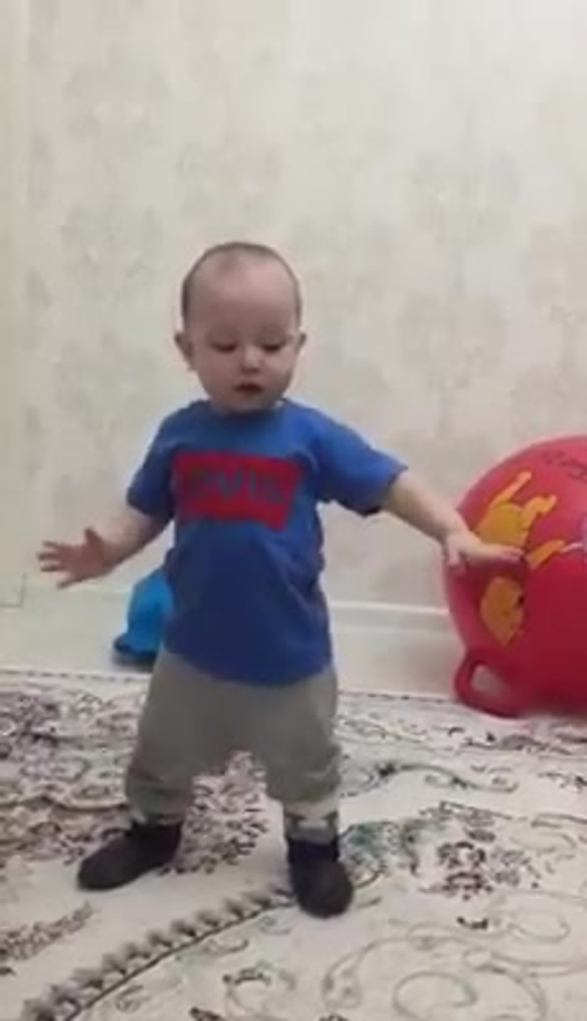 Мен әжетханаға кірдім, тосын сый болды.