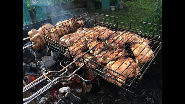Шашлык на мангале на природе. Шашлыки в селе. Поселок шашлык. Поселок шашлык. Шашлык в деревне.