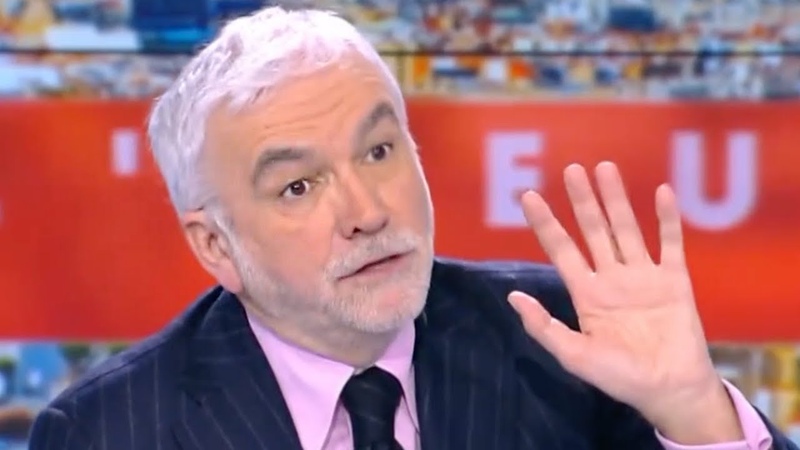 La vérité Cest le bordel : Pascal Praud débriefe la visite de Macron au salon de l