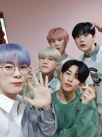 Astro kpop. Астро группа корейская участники. Astro 2020. Группа astro 2018. Группа астро корея.