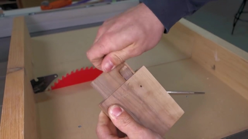 Шкатулка с секретом от Dustin