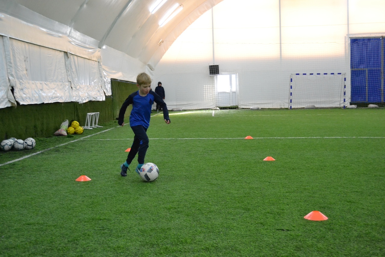 Тренировки в самаре. Тренировки по футболу в заре. Индивидуальные тренировки по футболу Казань. Школа индивидуального футбольного мастерства.