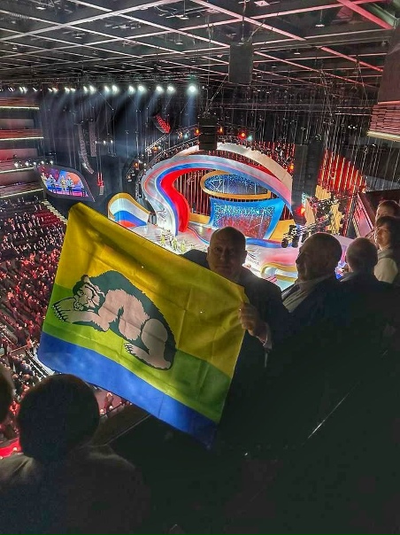 Вольский флаг на церемонии награждения...