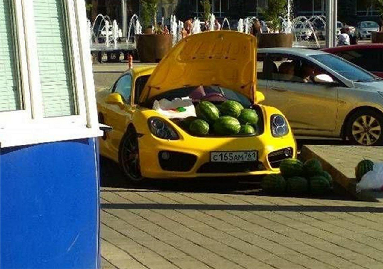 Порше с арбузами