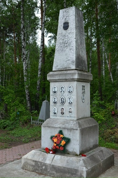 Перевал дятлова памятник на горе Перевал дятлова памятник на горе