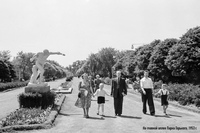 парк им хрущева г загорск московской области. обелиск горьковский парк пермь. парк горького пермь старый. история парка культуры и отдыха. статуи парка влксм омск.