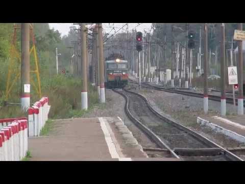 Электровозы ВЛ11М 227Б 306, ВЛ10У 162 с грузовыми поездами станция