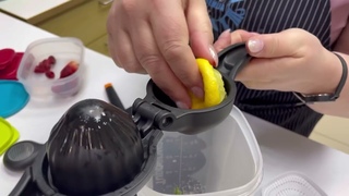 Клубничный чай с розмарином. Контейнер Универсал 2 л Tupperware